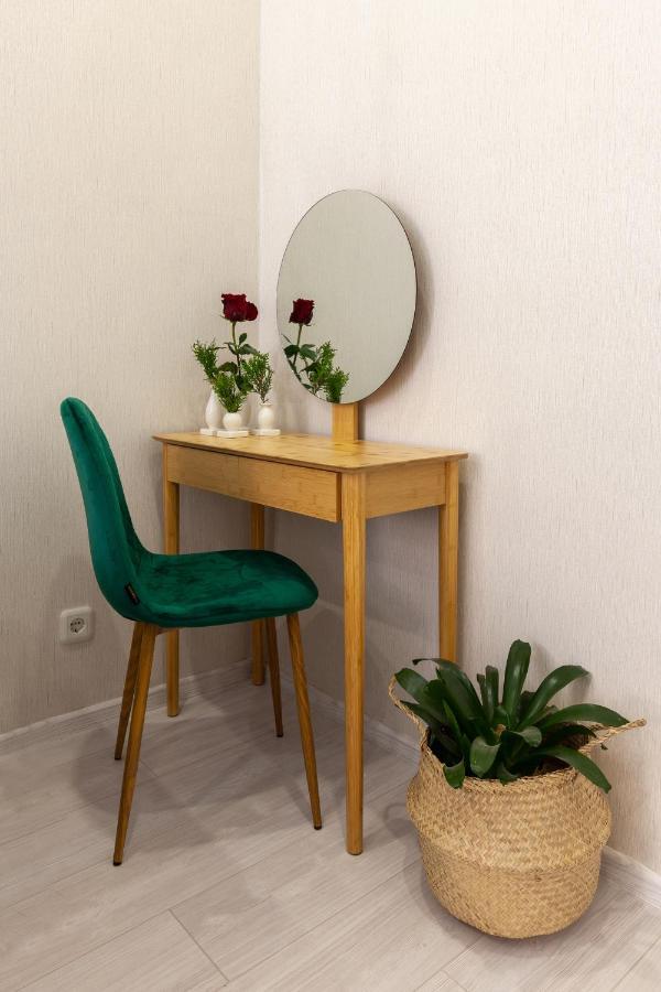 Bv Apartments Cozy In Center Lviv Bagian luar foto