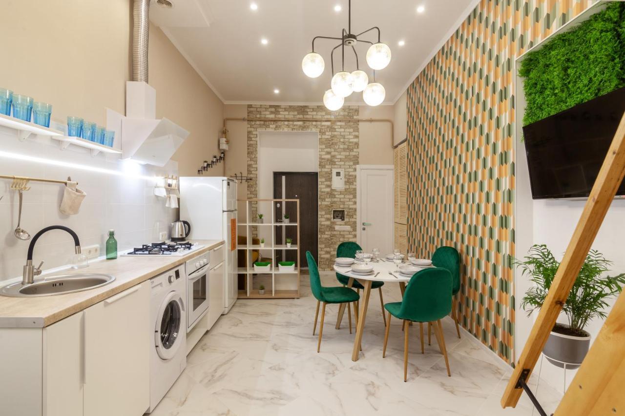 Bv Apartments Cozy In Center Lviv Bagian luar foto