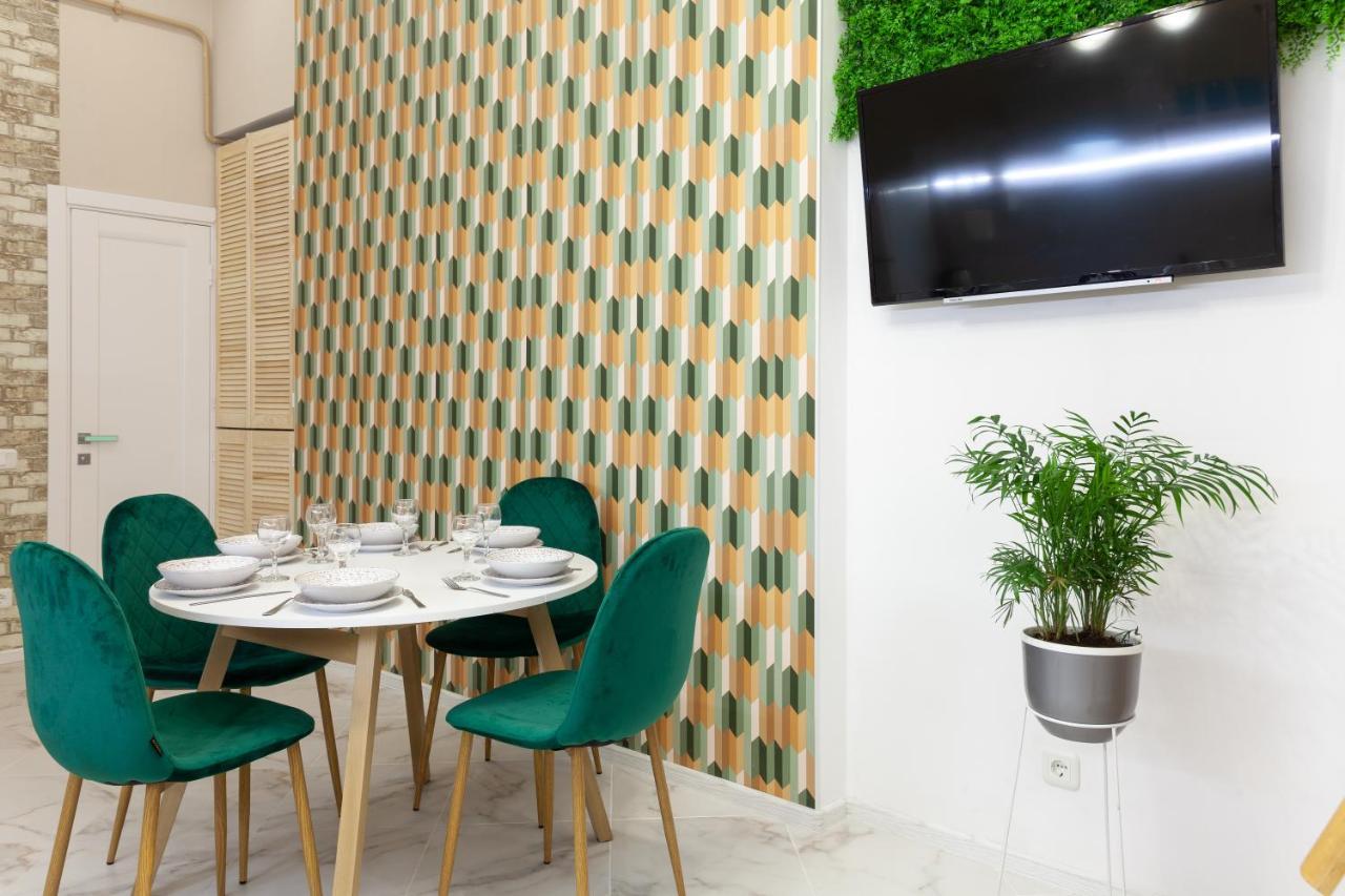 Bv Apartments Cozy In Center Lviv Bagian luar foto